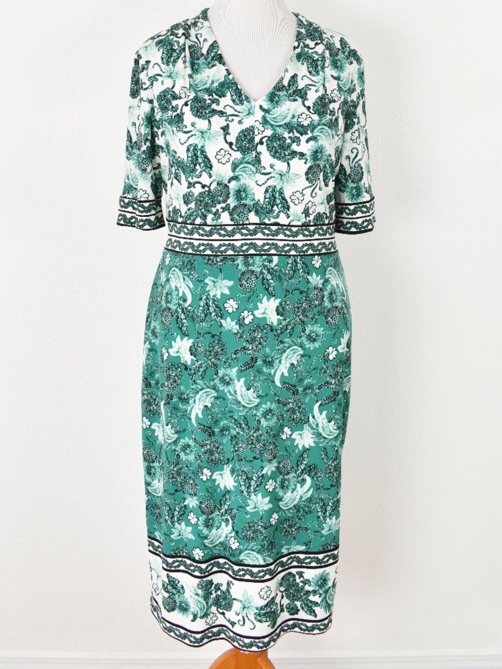 Maggy London Floral V-neck Color Block Sheath Dress - 14 - Picture 9 of 10